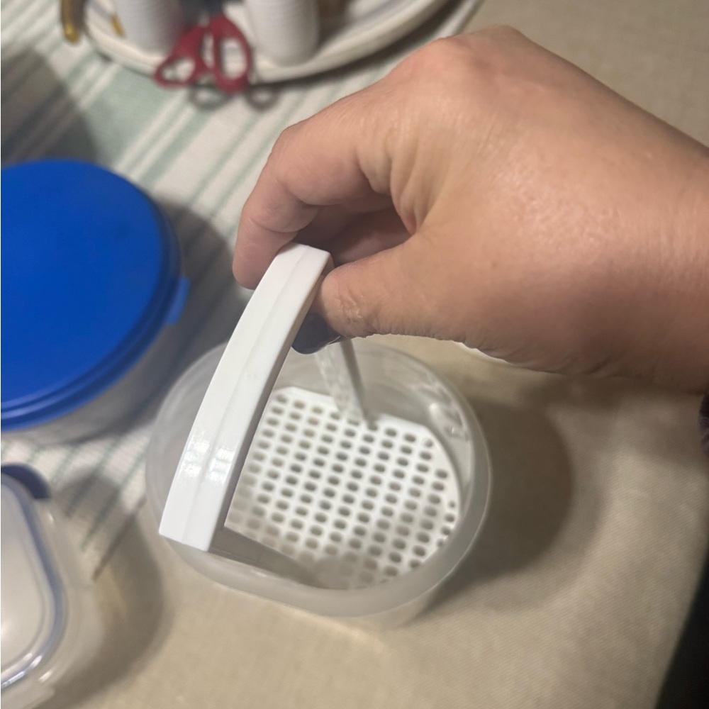 Assorted Food Storage Containers - Picture 3 of 13